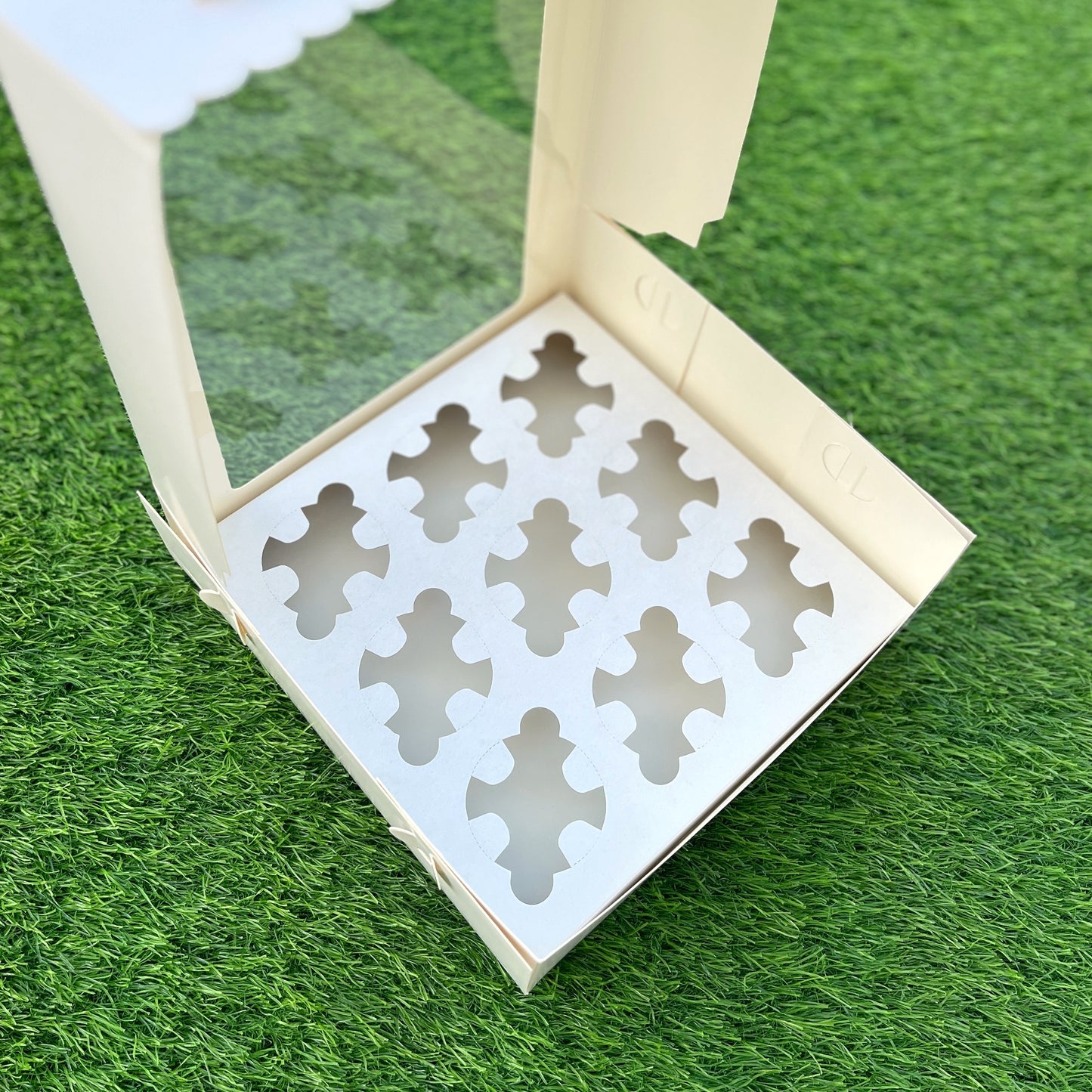9 PC CUPCAKE WINDOW BOX