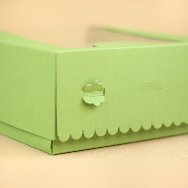 SHORT CAKE WINDOW BOX