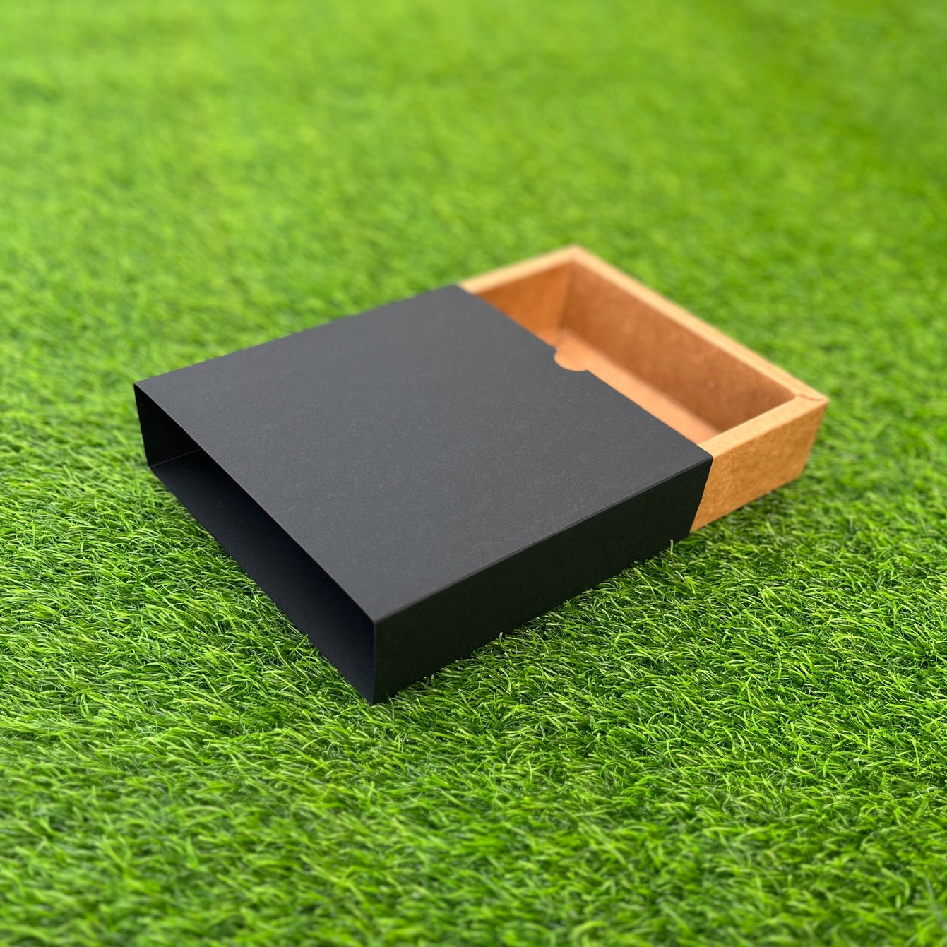 FESTIVE SLIDE BOX (6 X 6 X 2)