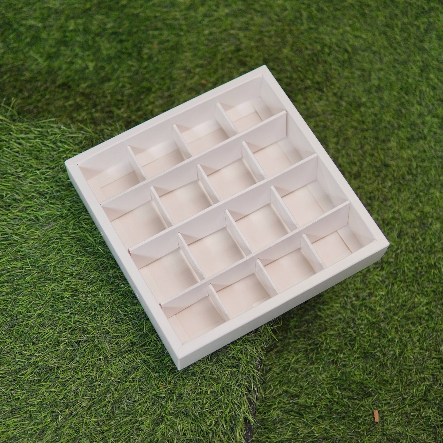 FESTIVE SLIDE BOX (9 X 9 X 2)