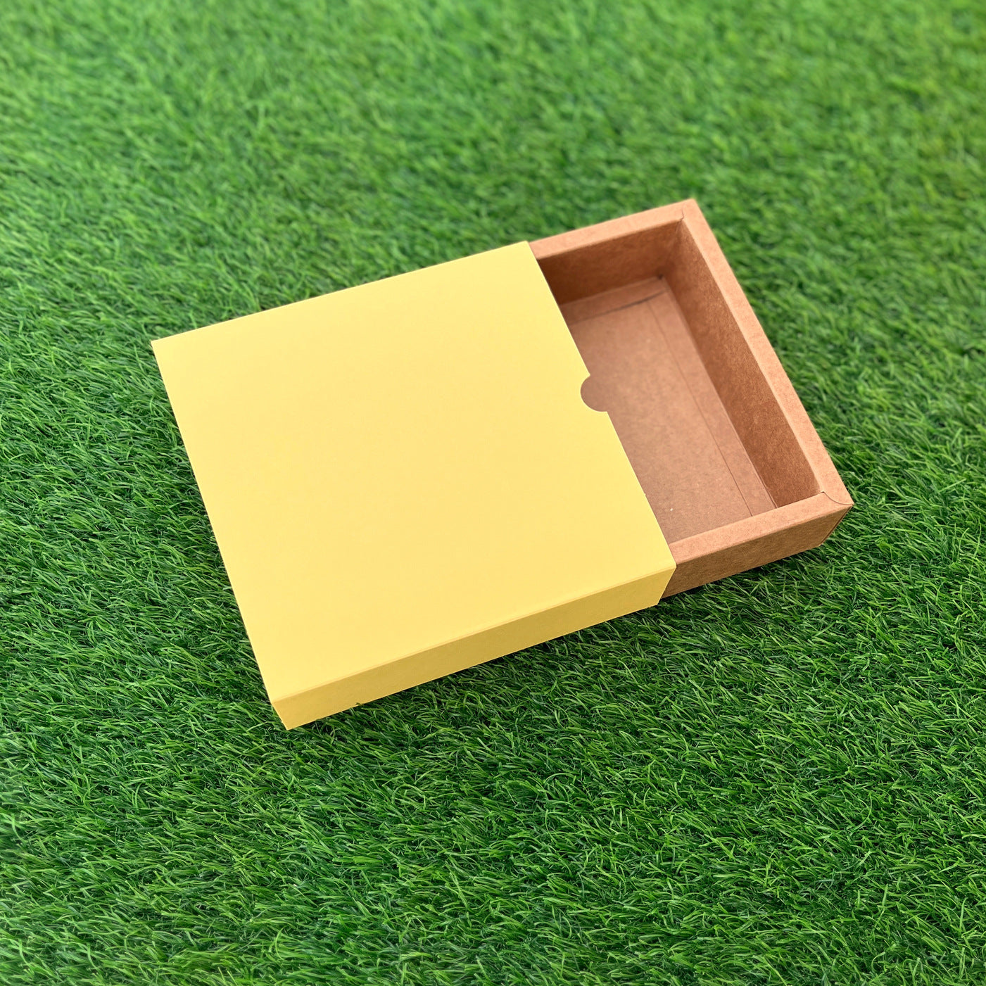 FESTIVE SLIDE BOX (6 X 6 X 2)