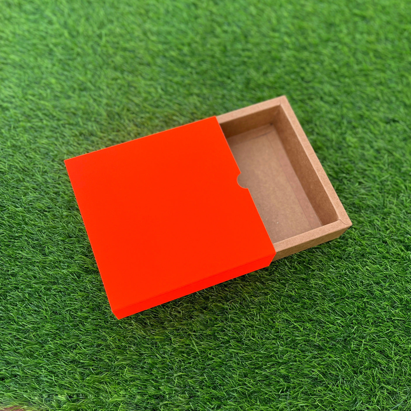 FESTIVE SLIDE BOX (6 X 6 X 2)