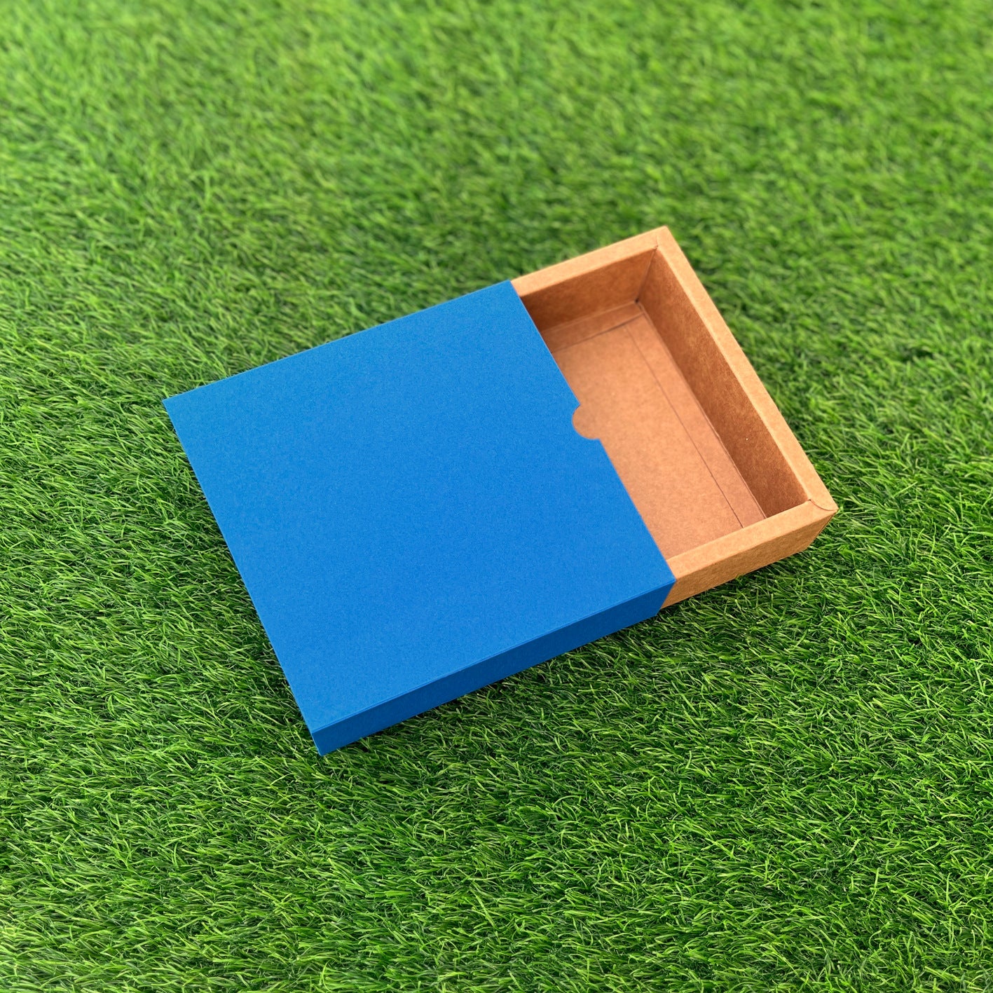 FESTIVE SLIDE BOX (6 X 6 X 2)