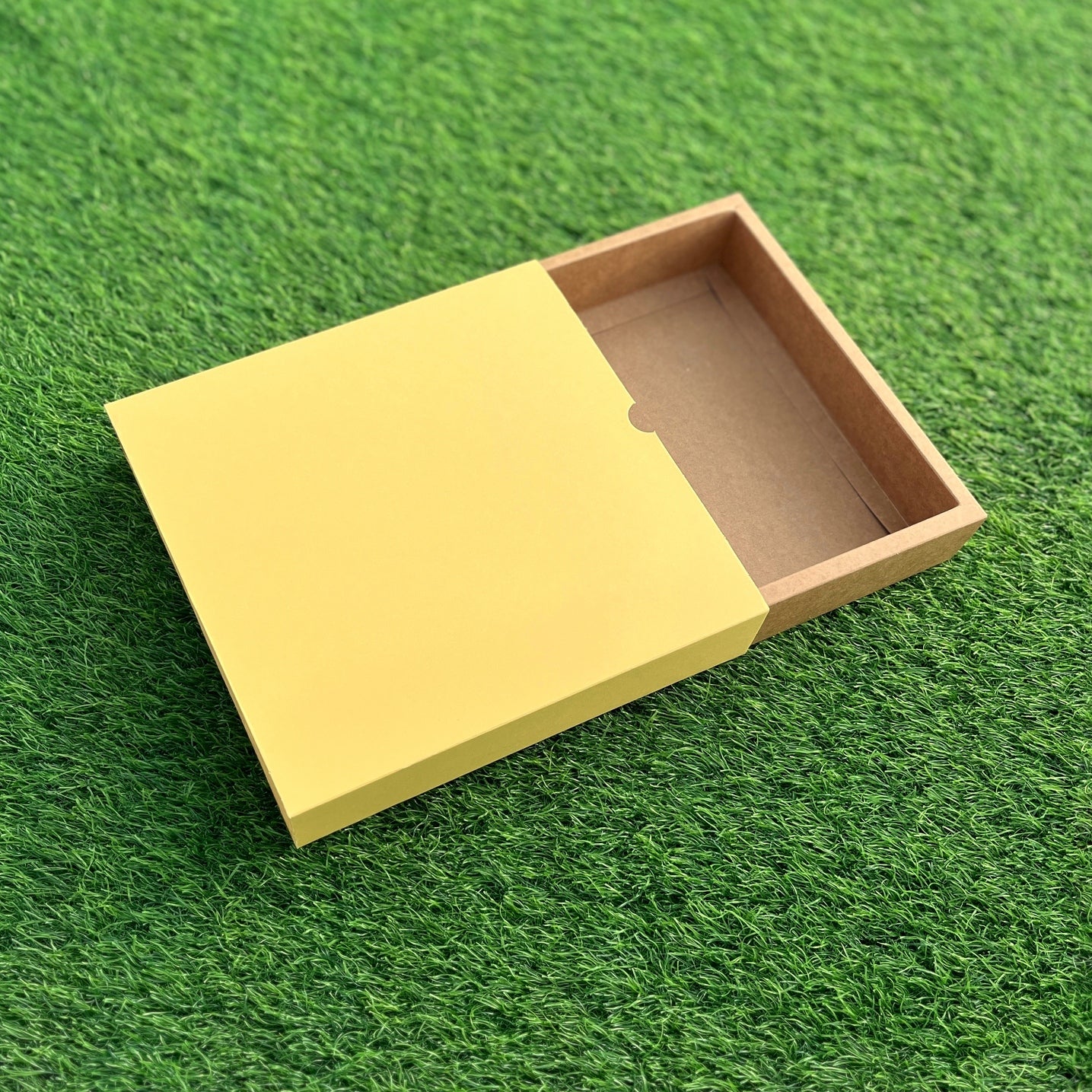 FESTIVE SLIDE BOX (9 X 9 X 2)