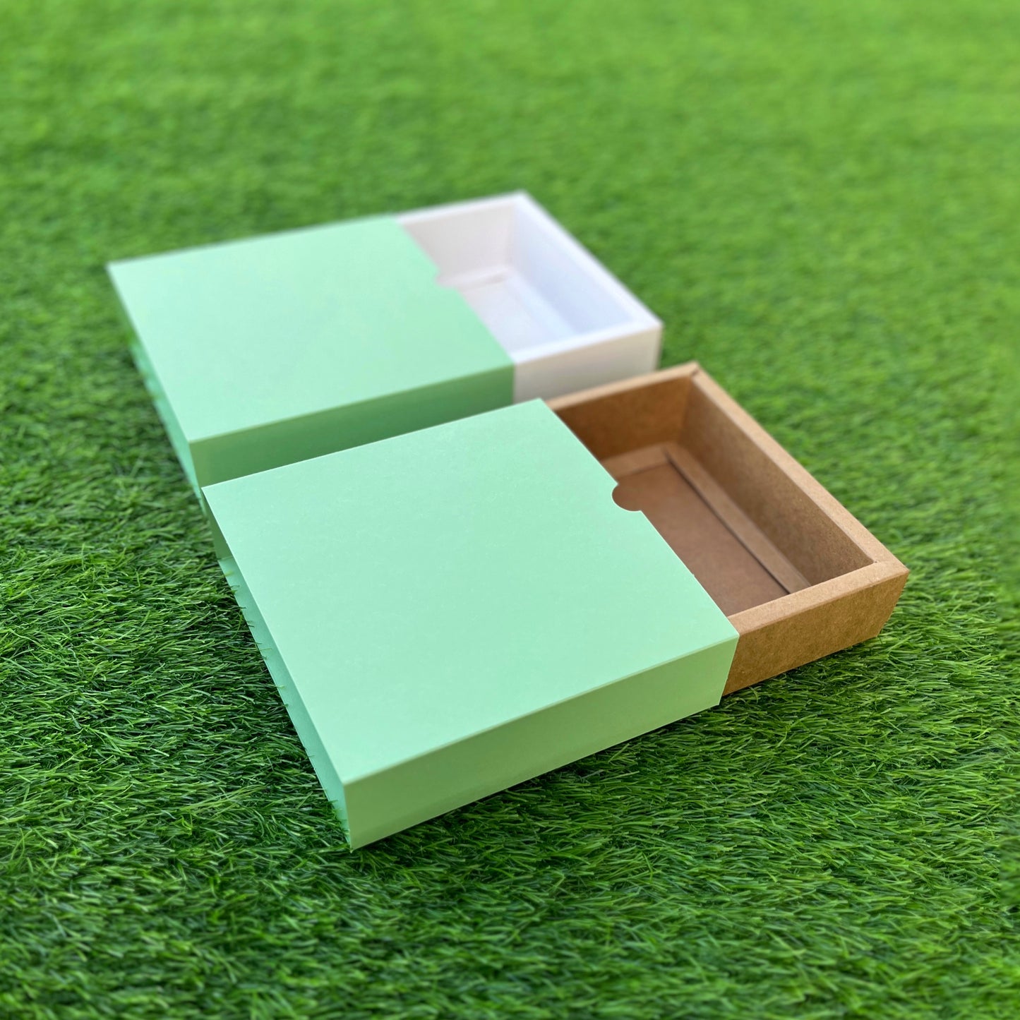 FESTIVE SLIDE BOX (6 X 6 X 2)