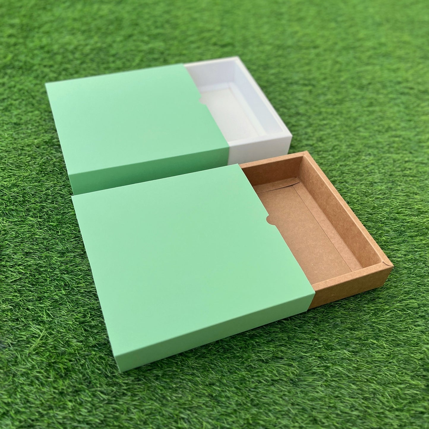 FESTIVE SLIDE BOX (9 X 9 X 2)