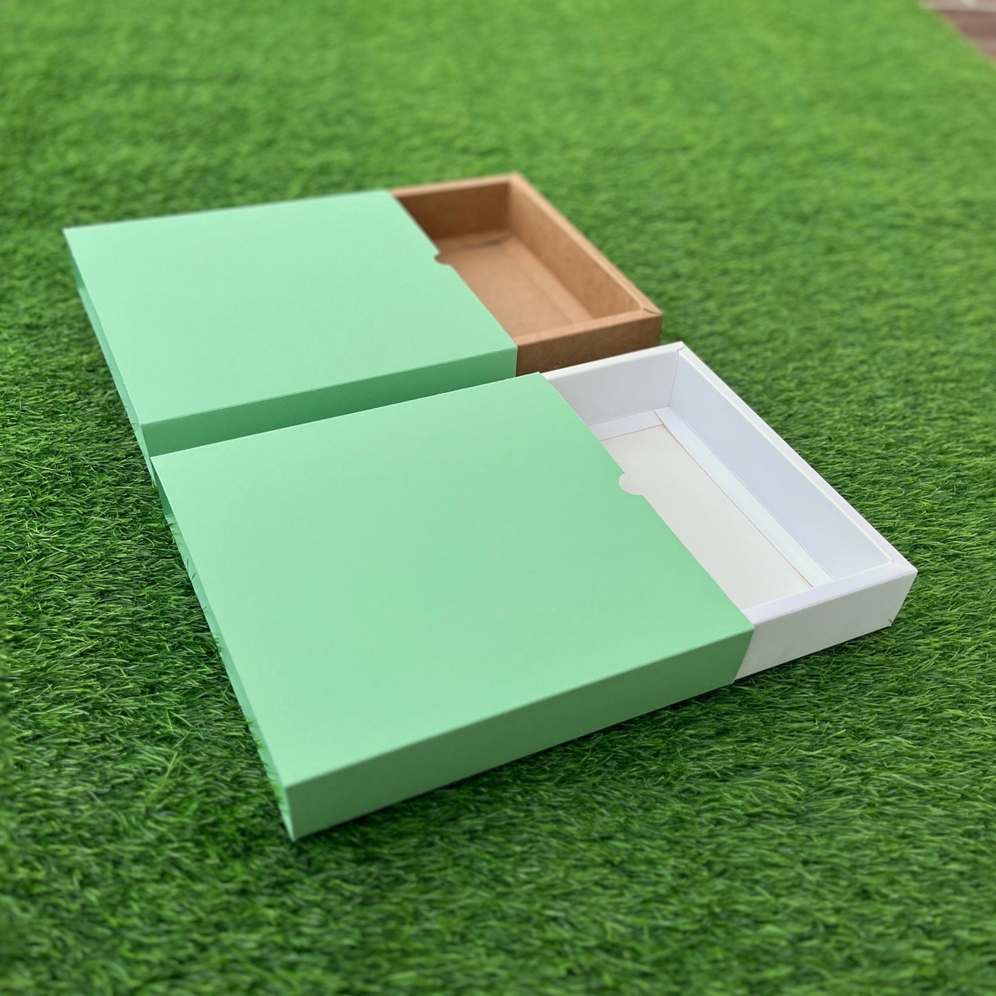 FESTIVE SLIDE BOX (9 X 9 X 2)