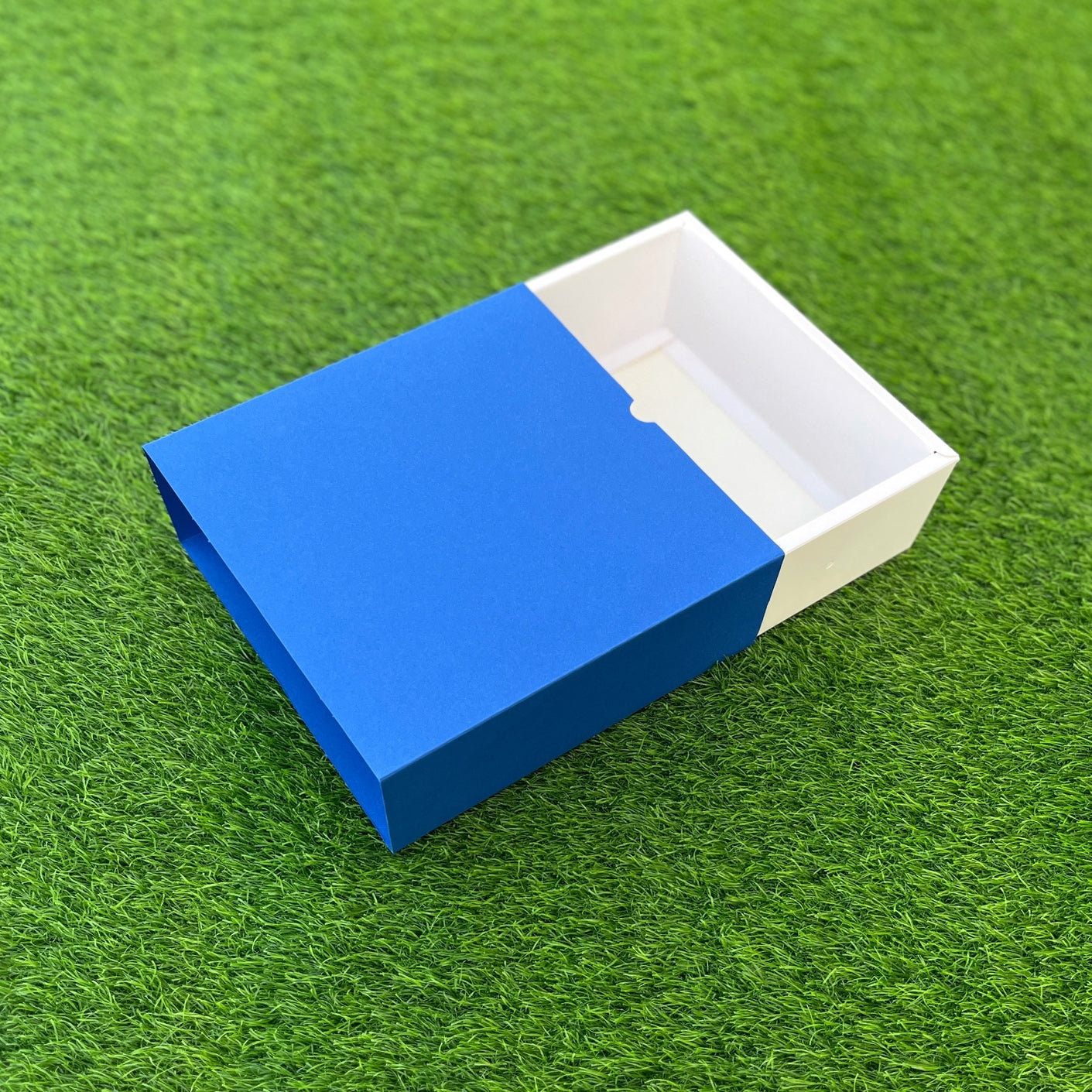FESTIVE SLIDE BOX (9 X 9 X 3.25)